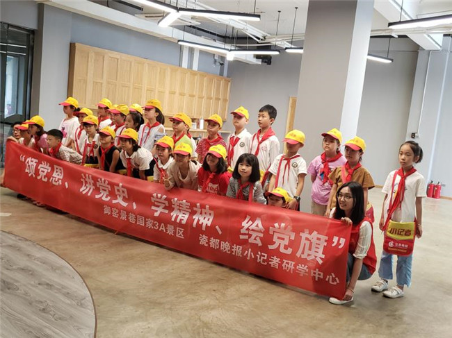 市古鎮(zhèn)公司黨總支開展“頌黨恩、講黨史、學(xué)精神、繪黨旗”主題活動(dòng)